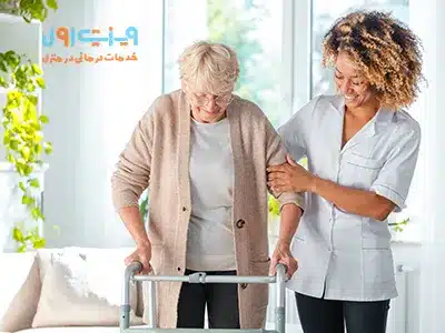 فیزیوتراپی پارکینسون در منزل به بیماران این امکان را می‌دهد تا در محیطی آشنا و راحت، تحت درمان و مراقبت‌های حرکتی قرار گیرند.