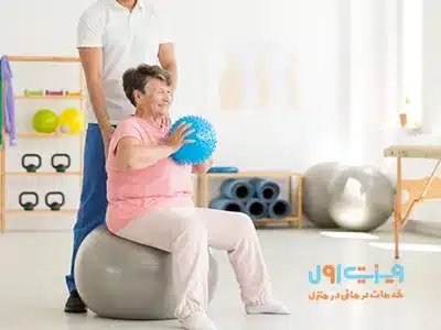 ورزش‌های مناسب پارکینسون شامل تمرینات کششی و انعطاف‌پذیری هستند که به بهبود دامنه حرکتی و کاهش سفتی عضلات کمک می‌کنند.