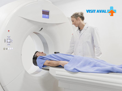 برای تشخیص دیسک گردن، اشعه ایکس و MRI به عنوان دو روش تصویربرداری پیشرفته استفاده می‌شوند که به کمک تصاویر دقیق، اطلاعات بیشتری از ساختارهای گردن فراهم می‌کنند.