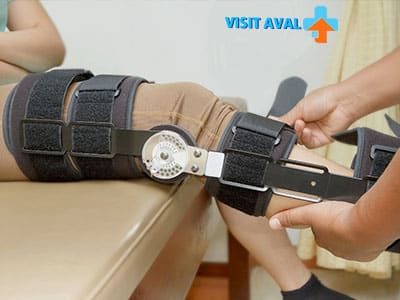 برای پیشگیری از ساییدگی زانو و نرمی غضروف کشکک، تقویت عضلات اطراف زانو از طریق تمرینات ورزشی منظم و اجتناب از فشارهای مکرر و سنگین بر روی زانو بسیار مهم است.